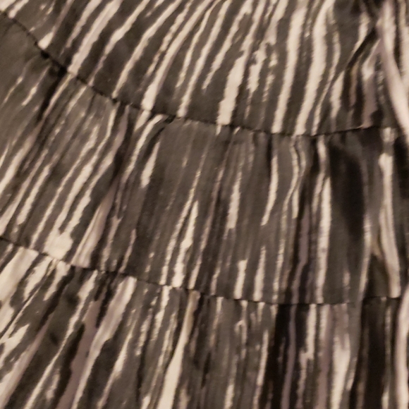 Mini skirt cool patrern NWOT - Picture 3 of 4